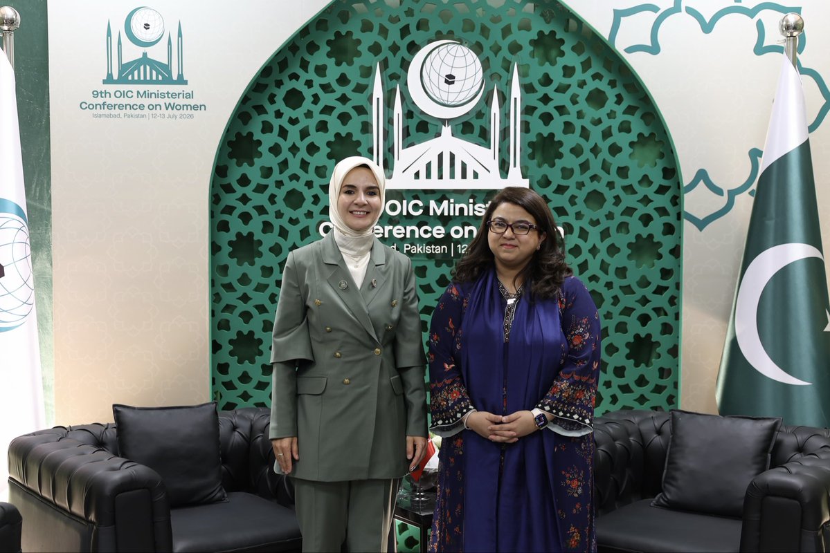 MahinurOzdemir's tweet photo. 📍Pakistan

İslam İşbirliği Teşkilatı (İİT) 9. Kadından Sorumlu Bakanlar Konferansı vesilesiyle, Pakistan Federal Bilgi Teknolojileri ve Telekomünikasyon Bakanı Sn. Shaza Fatima Khawaja ile ikili görüşme gerçekleştirdik.

Görüşmemizde, hayata geçirdiğimiz Türkiye’nin Mühendis Kızları Projesini ve kadınların dijital okuryazarlık yoluyla güçlendirilmesine yönelik çalışmalarımızı paylaştık.

Kadınların teknoloji alanındaki fırsatlara erişimini artırmak ve dijital dönüşümün sunduğu imkânlardan en etkin şekilde yararlanmalarını sağlamak için çalışmaya kararlılıkla devam edeceğiz. 🇹🇷🇵🇰