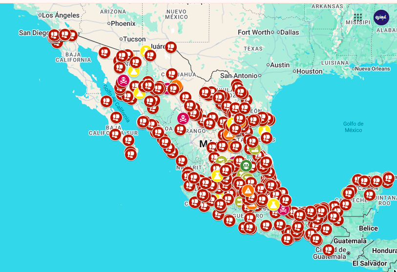 YoAmoaLaCiencia's tweet photo. Los sitios contaminados afectan al 46% de la población en México. ¿Vives cerca de uno?

Actualizamos nuestro mapa nacional con los 1,114 sitios contaminados que la SEMARNAT, encabezada por Alicia Bárcena, reconoce oficialmente hasta el cierre de 2025.

De acuerdo con el propio Programa Nacional de Remediación de Sitios Contaminados 2026-2030, alrededor de 58.4 millones de personas, equivalentes al 46% de la población del país, viven en municipios donde existe al menos un sitio contaminado.

Sin embargo, la mayoría de las personas nunca fue notificada de que cerca de donde vive existe un sitio contaminado. 

La información permanece dispersa, poco accesible y los datos correspondientes a 2026 aún no son públicos.

Este mapa reúne solo los sitios con contaminación de suelos, la única base georreferenciada que actualmente hace pública la SEMARNAT. 

No incluye contaminación del agua o del aire, porque esa información no se encuentra disponible en un inventario nacional abierto.

Los propios documentos oficiales reconocen que 274 sitios contaminados ni siquiera cuentan con un programa de remediación aprobado,. 

Y 840 permanecen sin concluir su remediación, a pesar de que la autoridad conoce su ubicación y mantiene abiertos sus expedientes.

La contaminación no desaparece porque deje de verse en la agenda pública. 

Cada punto representa un sitio donde el gobierno, en este caso el de Sheinbaum, reconoció oficialmente la presencia de materiales o residuos peligrosos y cuya recuperación sigue pendiente.

El mayor contaminador del país es PEMEX ¿Porque el gobierno de Sheinbaum no inicia un plan real de remediación?

Te invitamos a consultar el mapa 👇