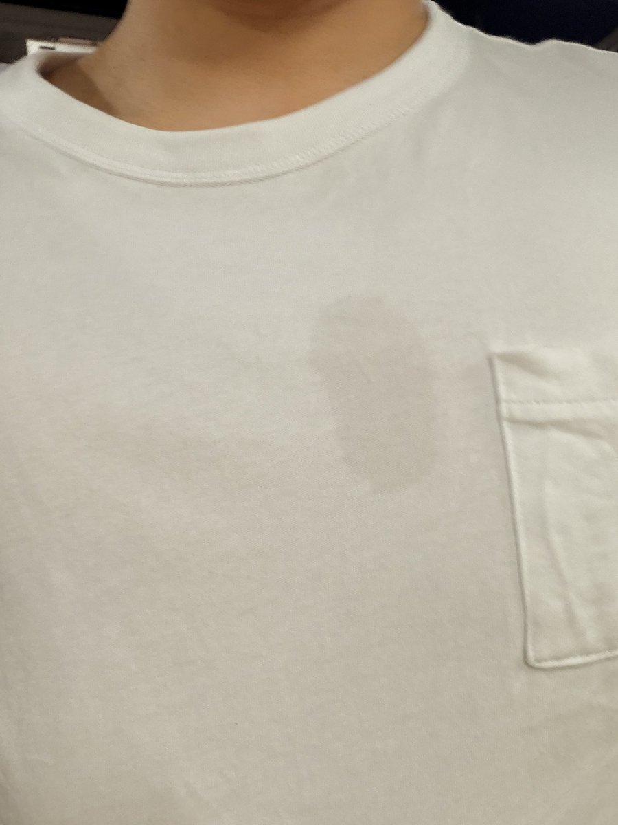 Jouou_Date's tweet photo. やっちまった！！！

今、電車で寝てしまって起きたら
Tシャツにヨダレ垂らしてた・・
満員電車でハズすぎる。。🥶
上向けないよ

垂らしたところメッチャ赤ちゃんの匂いするし👶🏼

くちゃい https://t.co/fHt1oRoYrS