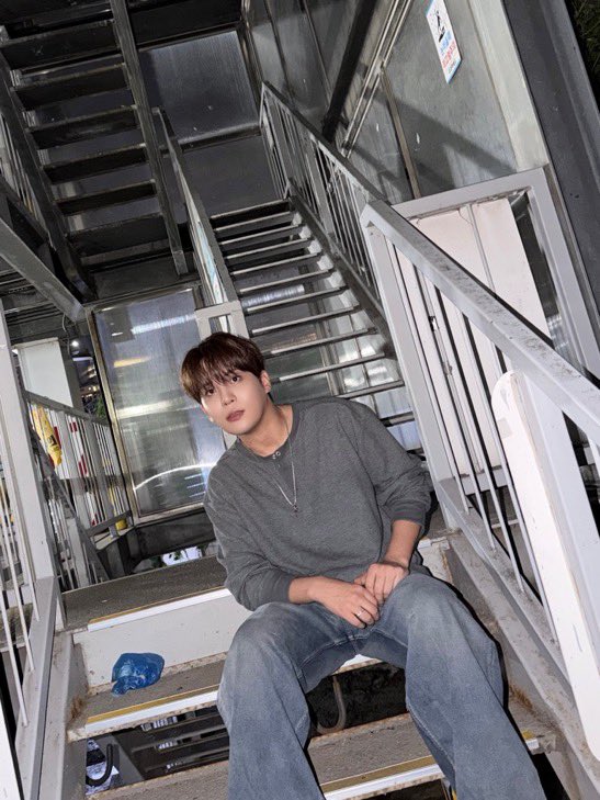 mingimangimong's tweet photo. CAN I SIT ON YOUR LAP PLEASEPLEASEPLEASEPLEASEPLEASEPLEASEPLEASEPLEASEPLEASEPLEASEPLEASEPLEASEPLEASEPLEASEPLEASE https://t.co/fog59ZfZXX