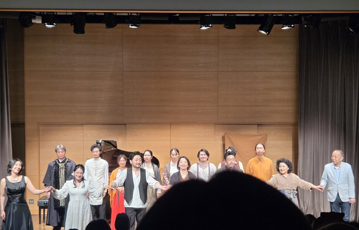 AaHiyo's tweet photo. AVANZARE!!
「カヴァレリア・ルスティカーナ」

7/4にはオペラへ♪
ヒロインのサントゥッツァ。
ずるく生きられない、自罰的な人間像が胸に迫る。

十字架を投げ捨てる演出も考えさせられた。
（信仰をもはや捨てたのか…）
（十字架を身につける資格もないほど、自分の罪は深いということなのか…） https://t.co/GdQE1yfDTW