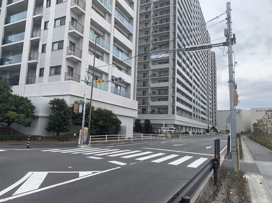 ishikawaryo1115's tweet photo. 【南船橋ふなっしーパーク前の横断歩道の信号機の運用がいよいよ開始！】
ご報告ありがとうございます！
この信号機は、地域自治会の皆様とともに私も設置を要望し、千葉県警により信号機本体は設置されていました。しかし、東京電力による受電工事が必要だったため、しばらく点灯できない状態が続いていました。
そして、7月17日からいよいよ運用開始となります。地域の皆様の粘り強い声が形になったことを大変うれしく思います。引き続き、安心・安全なまちづくりに取り組んでまいります。