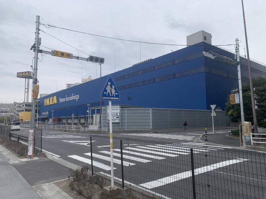 ishikawaryo1115's tweet photo. 【南船橋ふなっしーパーク前の横断歩道の信号機の運用がいよいよ開始！】
ご報告ありがとうございます！
この信号機は、地域自治会の皆様とともに私も設置を要望し、千葉県警により信号機本体は設置されていました。しかし、東京電力による受電工事が必要だったため、しばらく点灯できない状態が続いていました。
そして、7月17日からいよいよ運用開始となります。地域の皆様の粘り強い声が形になったことを大変うれしく思います。引き続き、安心・安全なまちづくりに取り組んでまいります。