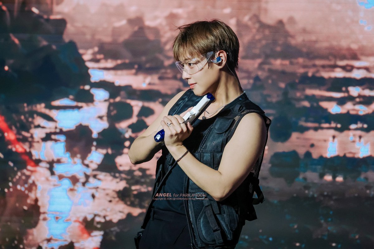 1004isHere's tweet photo. 260627 RE:FLECT in HONG KONG

🔫🥽🫪

-
#박지훈
#PARKJIHOON https://t.co/TI1gVE3GHr