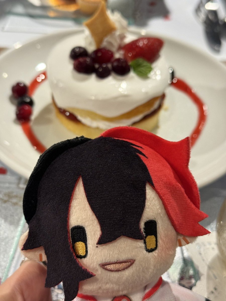 J9M93c's tweet photo. コラボカフェで友達に可愛く撮ってもらった https://t.co/JEyMU9xAu1