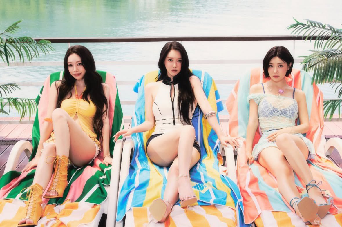 Rlaeunsol165's tweet photo. Body wave 🩵🐬🐳🐠 concept 🤍🦋
썸머퀸 3총사 김홍이 언니들 예쁜데다 청량한 느낌 🍋🟩
7월16일에 만나자홍!!🤍🩵
브브걸 언니들이 예뻐 🩵🐳
.
.
#bbgirls #bodywave #summerqueen #KHL #bbee #minyoung #eunji #yuna #브브걸 #김홍이 #comeback https://t.co/e41gBhuWk4