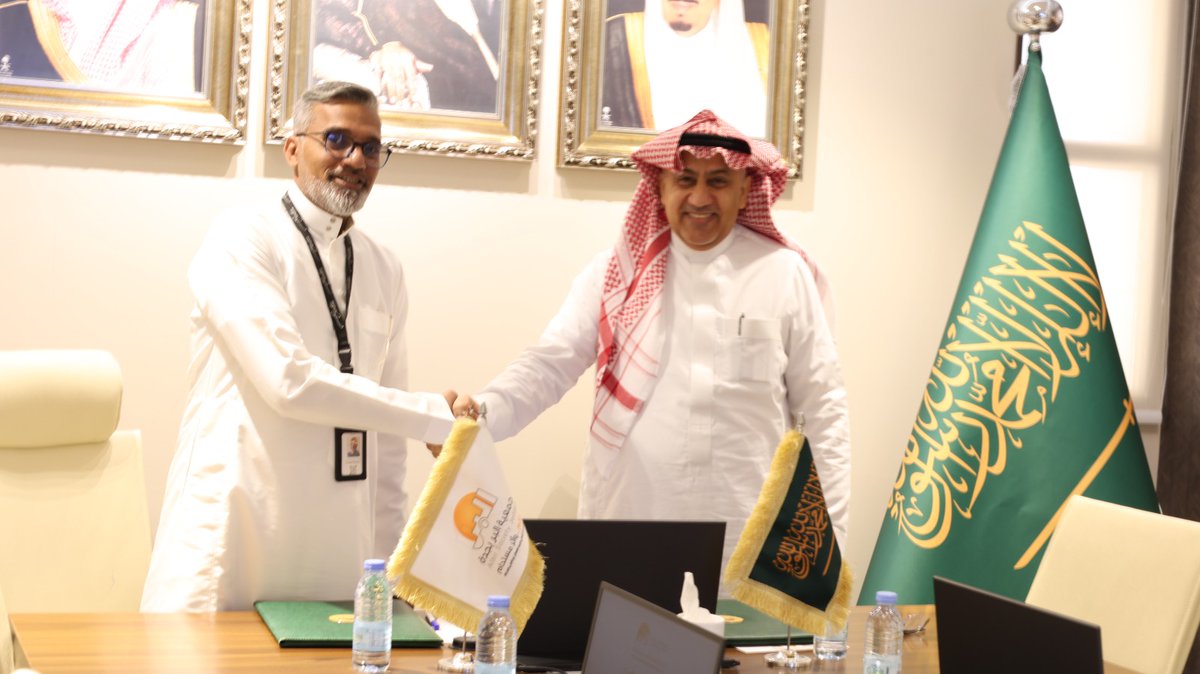 albirjeddah's tweet photo. وقعت #بر_جدة اتفاقية شراكة مجتمعية مع شركة فريق الإبداع لتنظيم المعارض والمؤتمرات، المنظمة والمشغلة لفعالية بازار سوق ٧ بجدة، يتم بموجبها تخصيص أكشاك مجانية للجمعية داخل الفعالية لفترة محددة لعرض مبادراتها وبرامجها بما يسهم بالتعريف برسالتها التنموية وجهودها الريادية في تمكين الاسر المستفيدة.
التفاصيل على الرابط التالي 👇
https://t.co/y6HMoNMGzN