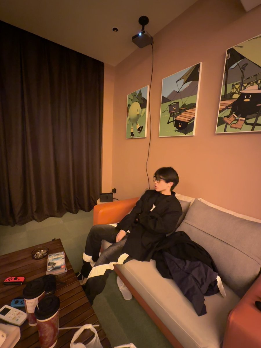 bow_bow_777's tweet photo. 你们找对象的时候小心点 别找到我老婆了 她没公开我 https://t.co/6Okc3dHSJM