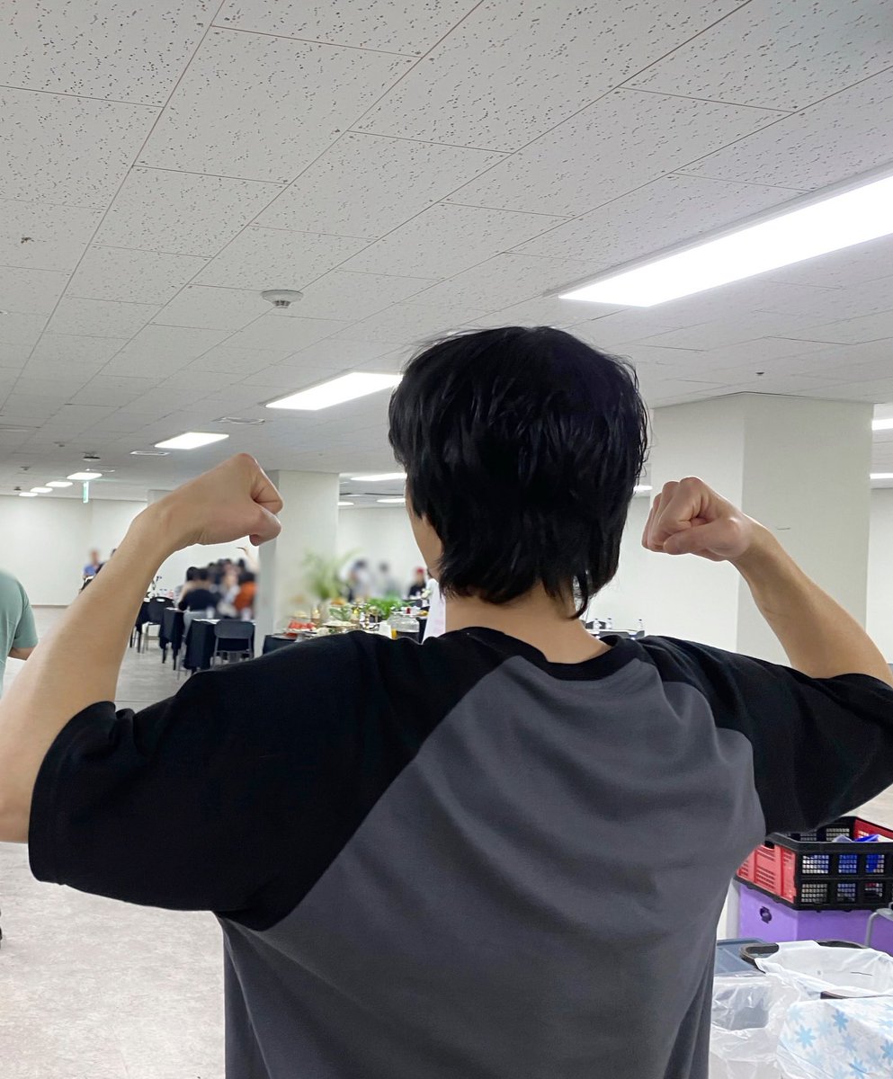 aimhyoseop's tweet photo. bon appétit. I became stronger thanks to the food. seriously. https://t.co/5YjwuEjzOh