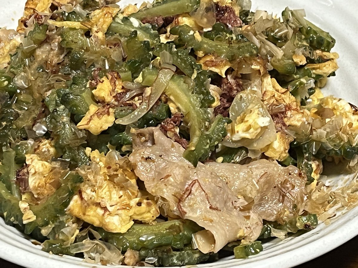 Rodoman9110's tweet photo. #今日の夕飯
ゴーヤチャンプル
鰹の刺身

それと、食事後に作った大葉キムチ？みたいなもの（本来はエゴマの葉を使う）
ご飯と食べると美味い一品。 https://t.co/ZveZjAA6Hb