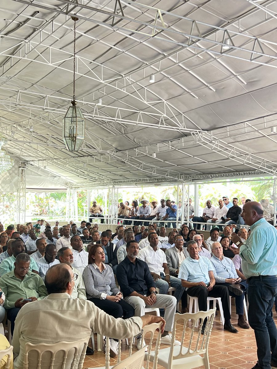 BautaRojas's tweet photo. Extraordinaria jornada de trabajo con los encargados de #Electoral y  #Organización de la región Sur, junto a los demás pilares, ayer, desde San Cristóbal reafirmamos el compromiso  de cumplir el plan que nos conducirá a la victoria electoral en el 2028. ¡Trabajemos sin descanso! https://t.co/dT3KYKWB7G