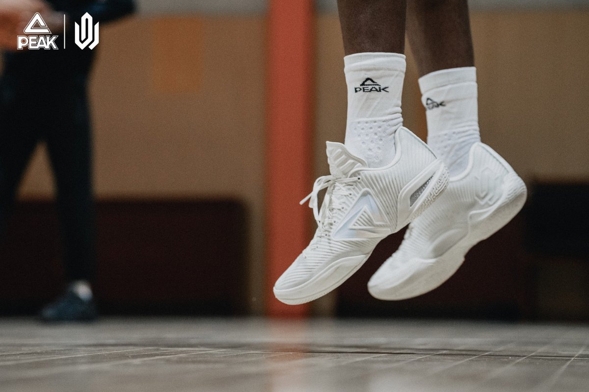 PEAKSPORTINTL's tweet photo. All eyes on AW5. 👀🏀

Wiggins put his new signature shoe to work in China — testing every cut, stop, and takeoff on court.

#PEAKSPORT #AndrewWiggins #WigginsChinaTour #PEAKBasketball #PEAKtaichi #PEAKSPORThq https://t.co/69hQ2oN7aQ