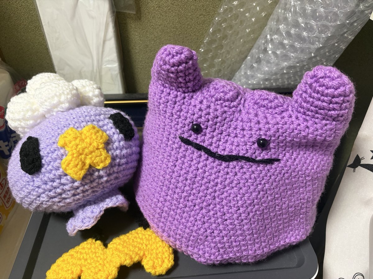 tja7m's tweet photo. 背景が終わってるww
メタモンとフワンテ！

#がうと編み物 https://t.co/6Xbmr8qqvB
