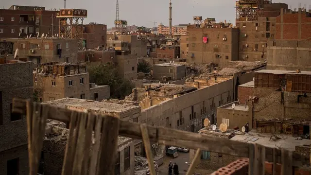ooooo2213's tweet photo. المستقبل الأجتماعي لمصر 
مثل المجتمع الهندي 
سيكون مجتمع طبقي 
طبقه السلطه وكبار موظفي السلطه  
وهؤلاء انتهى موضوعهم في المدينه الأداريه 
طبقة الأغنياء وميسوري الحال . 
وهؤلاء اختاروا العيش في المدن الساحليه الجديده 
بقي الموظفين وصغار الجند والصنايعيه وغيرهم 
وهؤلاء يعيشون في قيعان المجتمعات في انحاء مصر 
هكذا اراد اليهودي فرعون مصر ان تكون مصر وشعب مصر