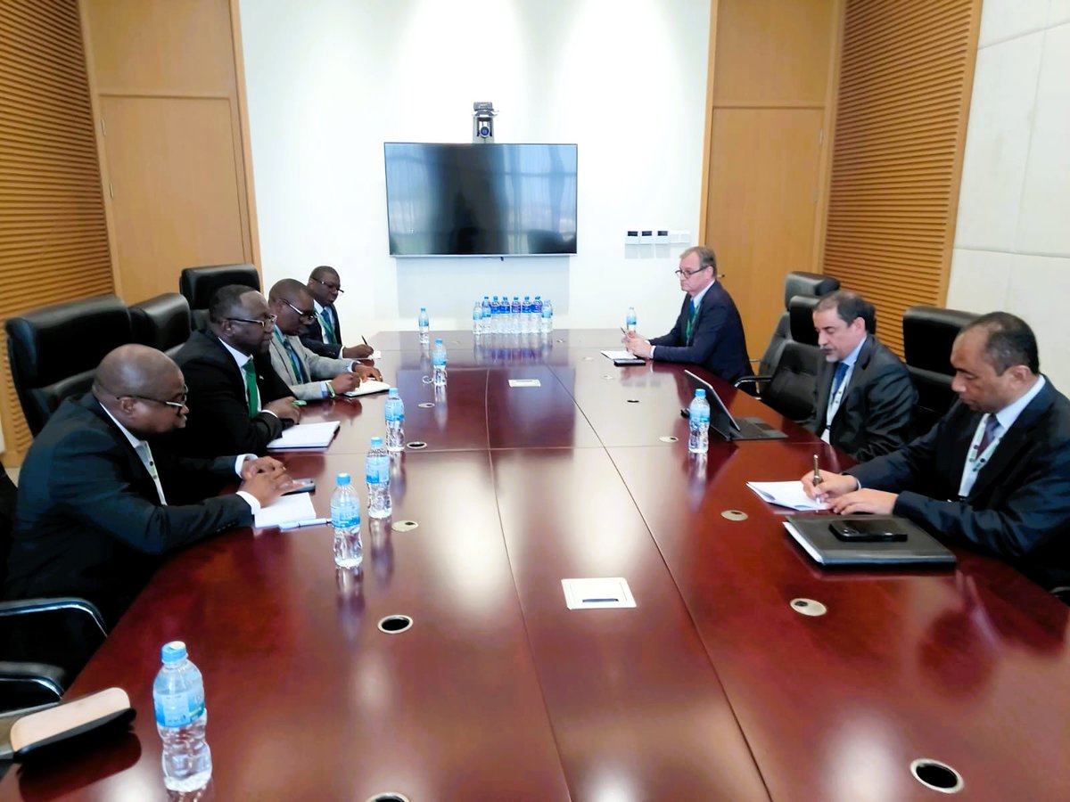 mof_sl's tweet photo. #IMF Director Zeidane commends Minister Bangura on economic gains.
#WorldBankGroup
#SierraLeoneEconomy
#FiscalPolicy
https://t.co/7bNWeXEtlJ https://t.co/GH2GVqn8Iv