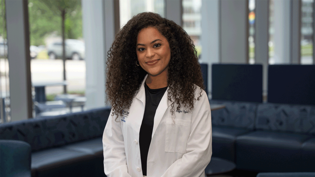 UMassChan's tweet photo. The Huppert Community Health Scholar in Family Medicine program provides medical students opportunities to engage in community health, outreach and leadership experiences. The inaugural health scholar is a LEAD@Lahey student: https://t.co/KJfYl01cq1 #CommunityHealth #FamilyMedicine @Lahey_Clinic @UMass