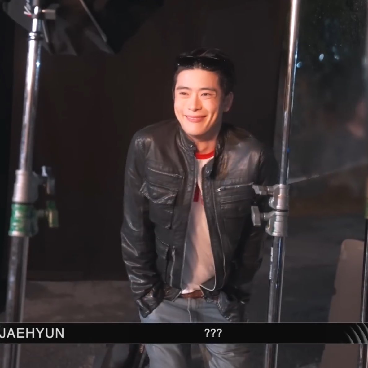 twneayyishere's tweet photo. คือพอถึงซีนต้องโกดแบบปาข้าวของ เตะต่อยกำแพง ฮีเค่ดมาก มีการบอกพี่ผกกว่าฝากตัดต่อด้วยนะคับ (แต่คือแจนทำได้ดีมากนะ😭) พอจบซีนที่ต้องโกด ฮีเปนงิ้เลย อะไรวะ อย่างต๊อง 54555555555555 https://t.co/Wd8OrF4SX5