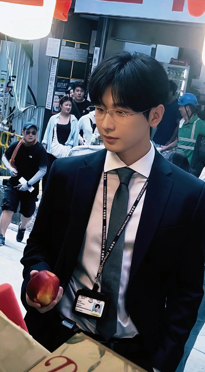 thelittlekiwee's tweet photo. ตอนพีเรียดก็หล่อ ตอนแนวปัจจุบันก็โคตรหล่อแบบตัวซีเคร็ทมาก ��ย่าเพิ่งรีบปิดกล้องนะ ขอเก็บภาพความหล่อพี่อี้แนวปัจจุบันเยอะ ๆ ก่อน นาน ๆ จะเล่นแนวนี้ มันโคตรหายาก โคตร ๆ ๆ หล่อ หล่อ โคตร ๆ อยู่นาน ๆ ให้แฟนสาวได้บริหารหัวใจทุกวัน 😍 https://t.co/gjtVuRdg7m