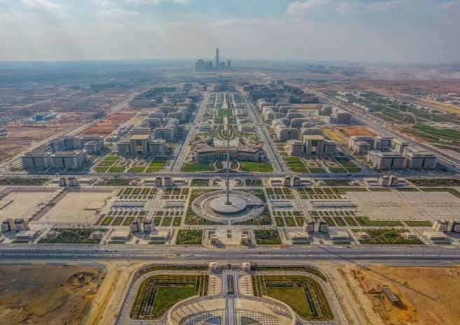 ooooo2213's tweet photo. المستقبل الأجتماعي لمصر 
مثل المجتمع الهندي 
سيكون مجتمع طبقي 
طبقه السلطه وكبار موظفي السلطه  
وهؤلاء انتهى موضوعهم في المدينه الأداريه 
طبقة الأغنياء وميسوري الحال . 
وهؤلاء اختاروا العيش في المدن الساحليه الجديده 
بقي الموظفين وصغار الجند والصنايعيه وغيرهم 
وهؤلاء يعيشون في قيعان المجتمعات في انحاء مصر 
هكذا اراد اليهودي فرعون مصر ان تكون مصر وشعب مصر