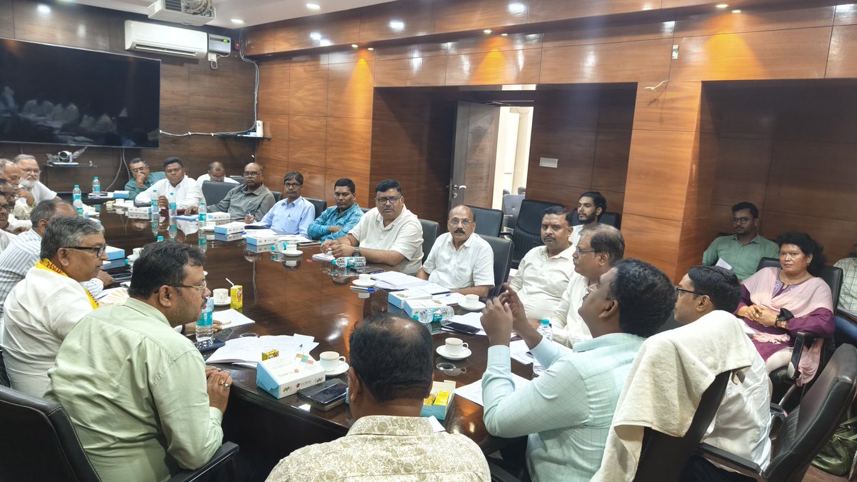 Suryaka55106912's tweet photo. @ceojharkhand jharkhand held a meeting today with the political parties.
On 14th July #BLOs are meeting with #political party's BLAs to discuss #ASDD list in each polling booth.
on 22nd  meeting final decision will be reached.
@KRajuINC 
@MahtoKeshavINC https://t.co/MrD1oImo9E
