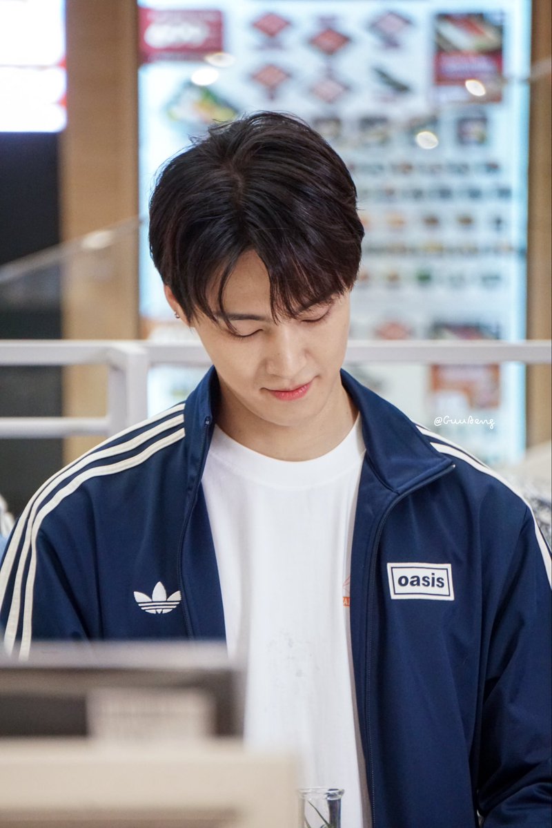GuuAeng's tweet photo. องศานี้ของเธอสามารถคิลเราให้ตุยได้เลยนะ 🫠🫠

#SiamDiscoveryxJAYB
@defjaybkr #JAYB #제이비 https://t.co/HrK2GLmlEE