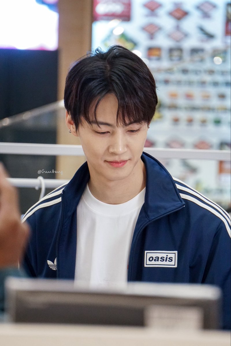 GuuAeng's tweet photo. องศานี้ของเธอสามารถคิลเราให้ตุยได้เลยนะ 🫠🫠

#SiamDiscoveryxJAYB
@defjaybkr #JAYB #제이비 https://t.co/HrK2GLmlEE