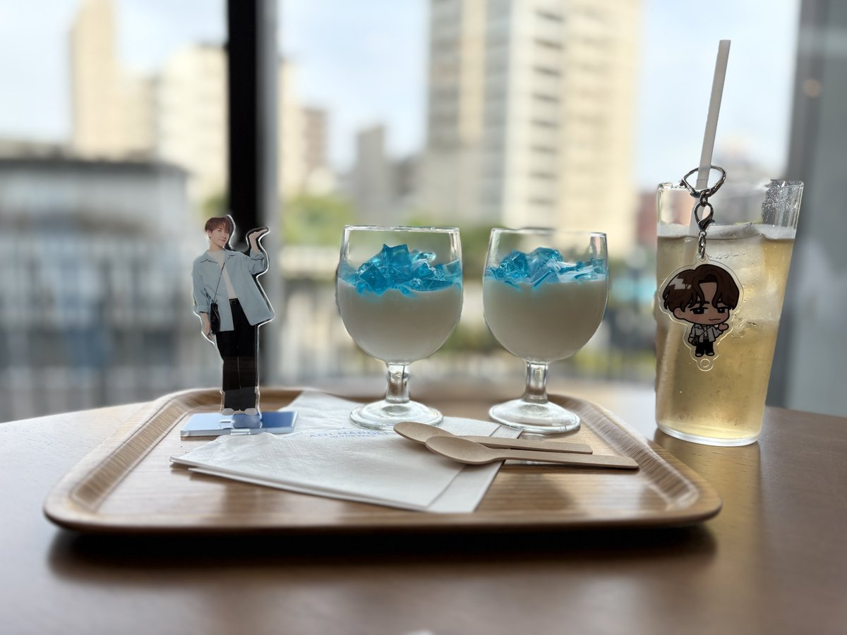 aryay2708's tweet photo. 便乗させてもらった🥰
20分の幕間でトイレ行かずにこれ食べてて時間ギリギリだった
滝沢歌舞伎の時はサラダうどん食ってトイレ行ってお土産も買って余裕だったのホンマなに https://t.co/1hFO2En1SR