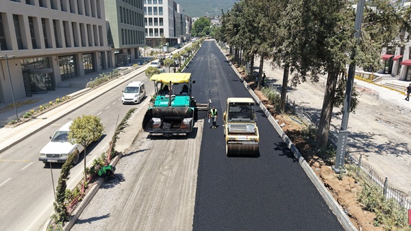 Marasexpress's tweet photo. Azerbaycan Bulvarı’nda Asfalt Mesaisi Tüm Hızıyla Sürüyor https://t.co/j2sKGBB75h https://t.co/63p6duiIR0