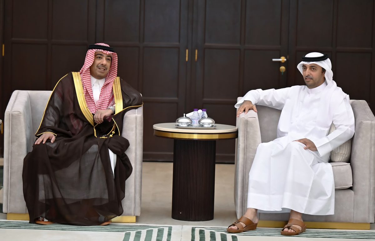 KSAMOFA's tweet photo. #الرياض | نيابةً عن سمو #وزير_الخارجية.. سعادة وكيل وزارة الخارجية لشؤون المراسم السفير #عبدالمجيد_السماري يقدم واجب العزاء في وفاة المغفور له بإذن الله صاحب السمو الشيخ حمد بن خليفة آل ثاني -رحمه الله-، لسعادة سفير دولة قطر لدى المملكة بندر محمد العطية، وذلك بمقر السفارة القطرية بالرياض.