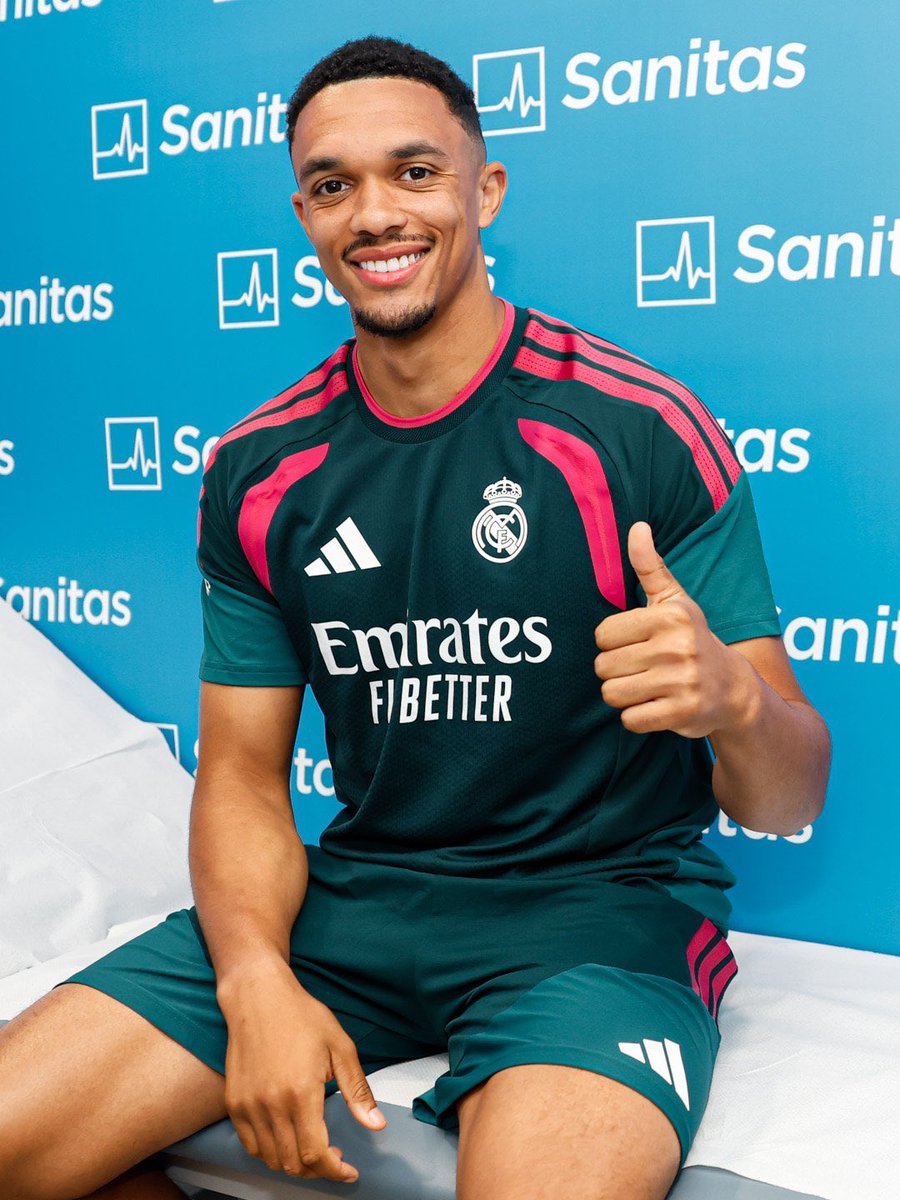 theMadridZone's tweet photo. Real Madrid’s new training kit by Adidas 🩷💚🔥 https://t.co/JVDFo4Vndh