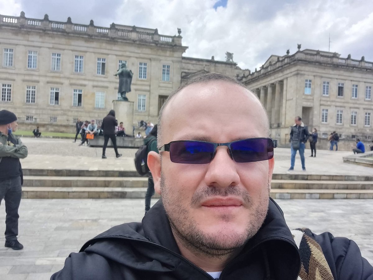 jpradach1's tweet photo. Algún mensaje para Franklin Gamboa de Fecode que grabó en vídeo al vendedor ambulante y adulto mayor queriendo exponerlo al escarnio público.? https://t.co/qmiqhU7JYt