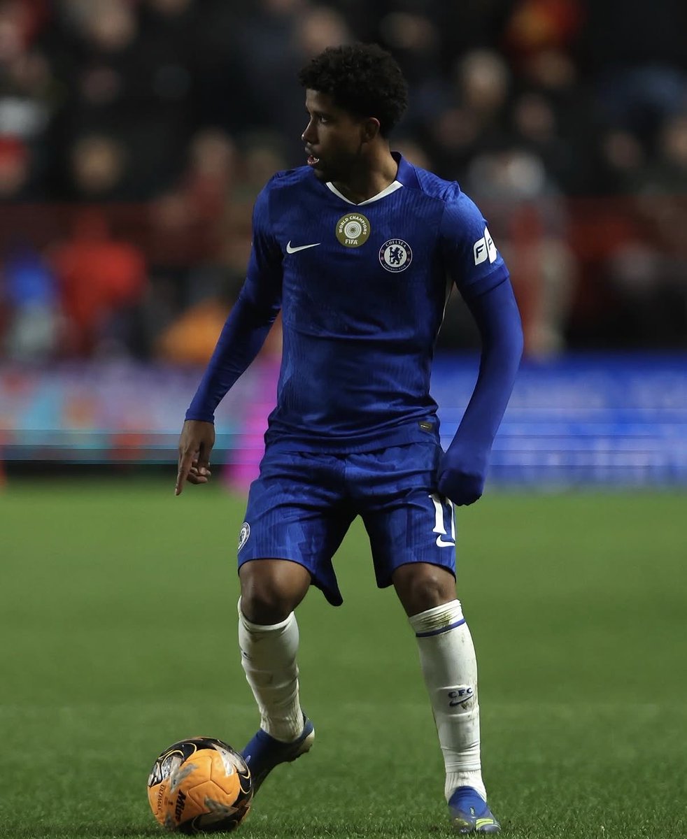 StatmanDave's tweet photo. Most defensive lines broken per 100 passes in the Premier League last season:

🔘 Adam Wharton — 17.7
🔘 YOURI TIELEMANS — 16.3
🔘 Casemiro — 16.3
🔘 Bruno Guimareas — 16.2
🔘 Elliot Anderson — 15.8
🔘 BRUNO FERNANDES — 15.6
🔘 Granit Xhaka — 15.4
🔘 Will Hughes — 15.2
🔘 Mathias Jensen — 15.2
🔘 ANDREY SANTOS — 15.0 

Manchester United are going to be seriously good on the ball next term. 🧠