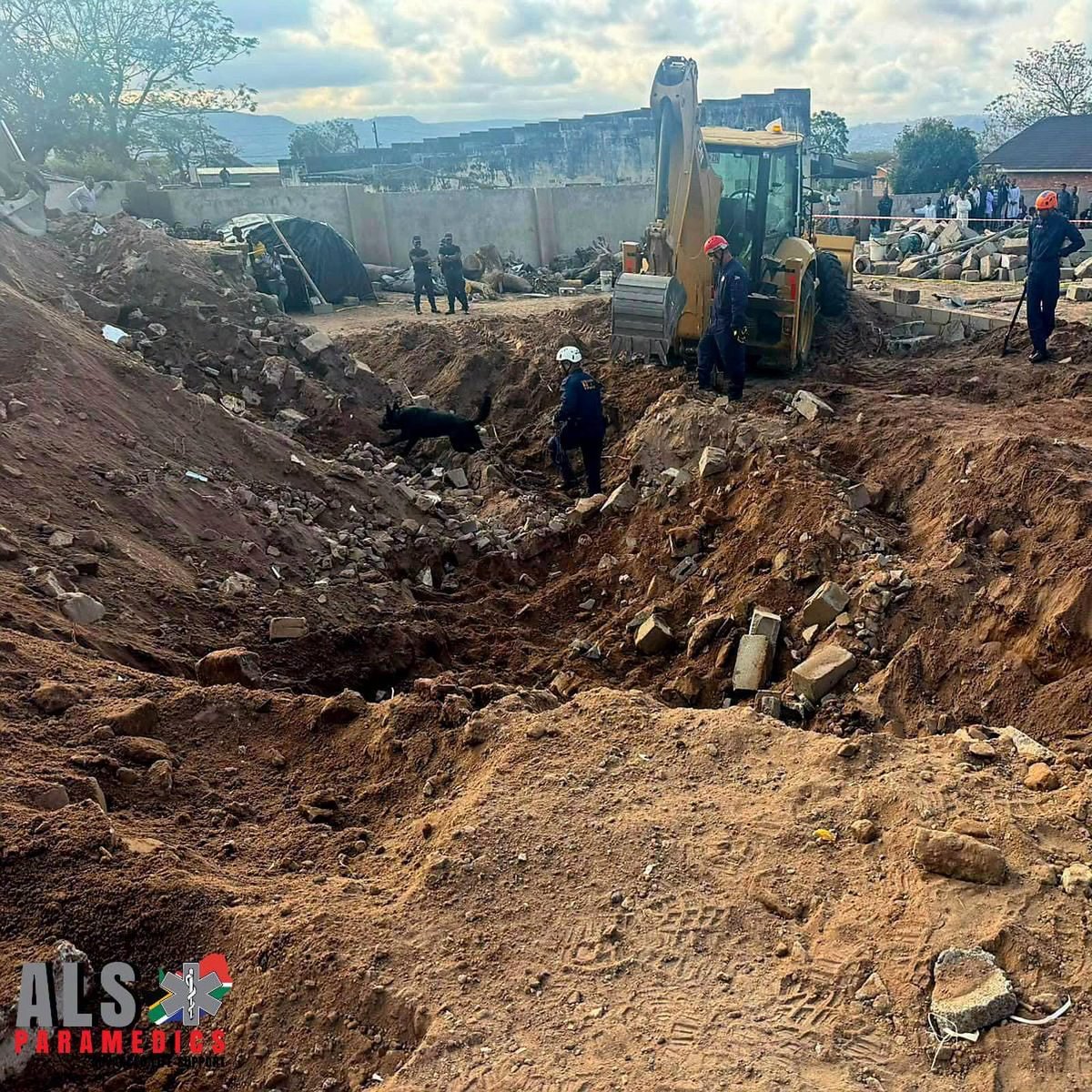 _ArriveAlive's tweet photo. Rescue operations at the scene of the structural collapse at a football training village in a rural area north of Durban have concluded.
https://t.co/6iLNHicF8d
#ArriveAlive #StructuralCollapse @AlsParamedics @ConstructionSfy https://t.co/lTL8Fvz2Ye