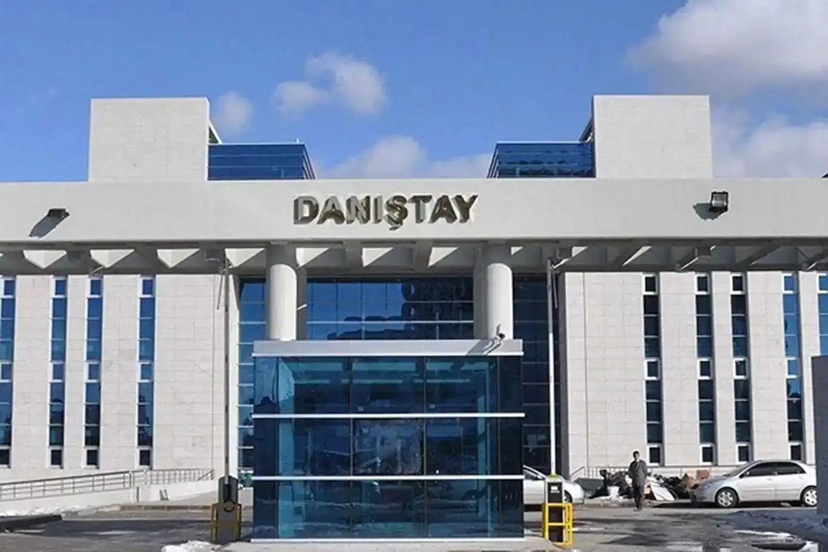 bombacimlym5's tweet photo. Türk Milleti adına karar vermesi gereken Danıştay hakimleri, usul ilkelerini ve kendi geçmiş bozma kararlarını çiğneyerek tamamen taraflı kararlara imza atarak hukuku ayaklar altına alıyor! 

Dosyayı okumadan, usul ilkelerini hiçe sayarak ve hayali beyanlarla adalet dağıtılamaz...

Tüm yasal izinlerimi alarak yakında Danıştay önünde eylem başlatacağım... 

Elimdeki somut belge ve delillerle bu hukuk katliamını herkes görecek...

Gerçek adaleti görene kadar susmayacağım! 

Danıştay Başkanlığı, Adalet Bakanlığı ve Ankara Barosu yetkililerinin bu süreci takip etmelerini özellikle rica ediyorum...

@TC_Danistay @adalet_bakanlik @ankarabarosu @barolar