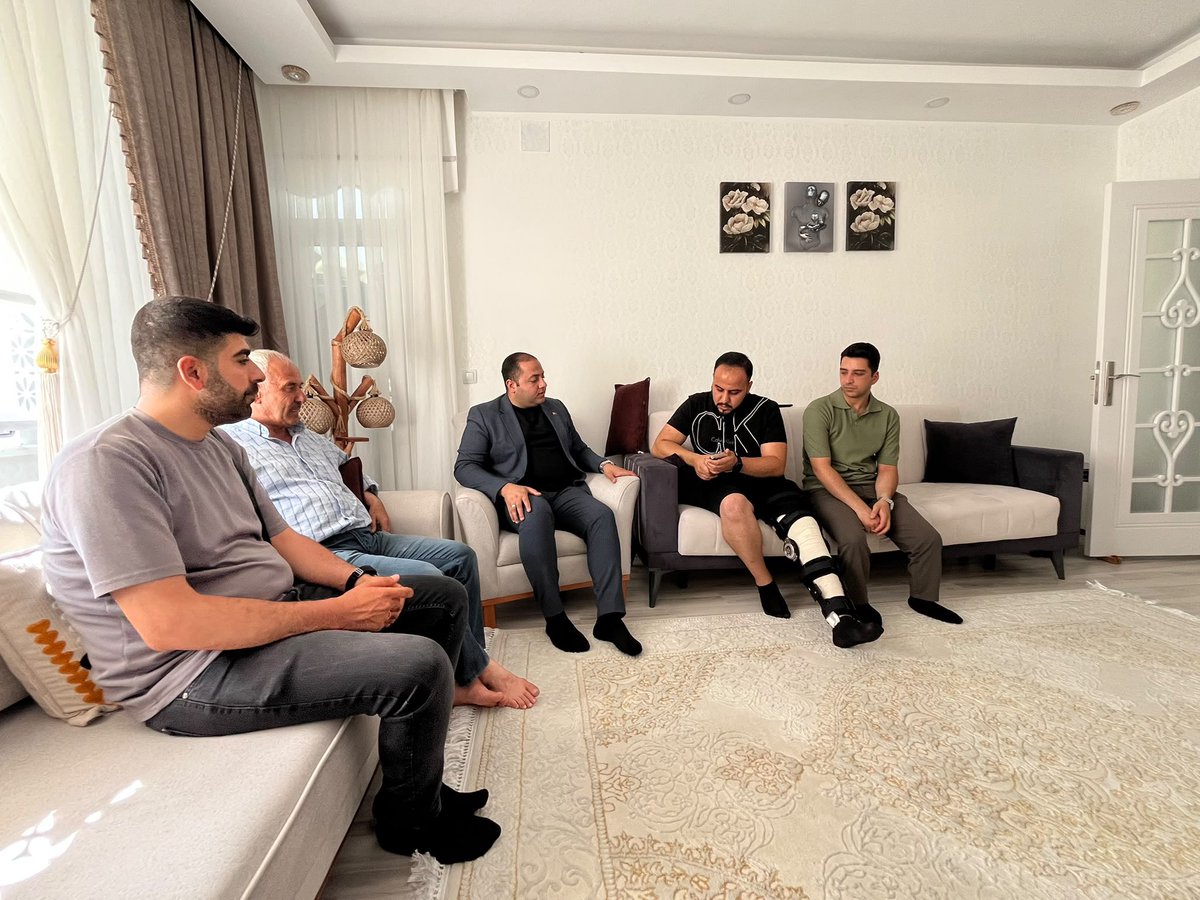 mikramarslan's tweet photo. 📍 Ertuğrulgazi Mahallesi

Şahinbey Gençlik Kolları Yürütme ve Yönetim Kurulu üyelerimizle birlikte teşkilat mensubumuz kıymetli kardeşimiz Yusuf Çetin’i ziyaret ederek geçmiş olsun dileklerimizi ilettik.

Rabbim kendisine acil şifalar ihsan eylesin, en kısa sürede sağlığına kavuşmasını nasip etsin. Biz büyük bir aileyiz; sevinçte de zorlukta da birbirimizin yanında olmaya devam edeceğiz.🤲

@avyusufibis 
@osmannazlier 
@ferdisenel25 
@akgencsahinbey 
@AKGenclikGM