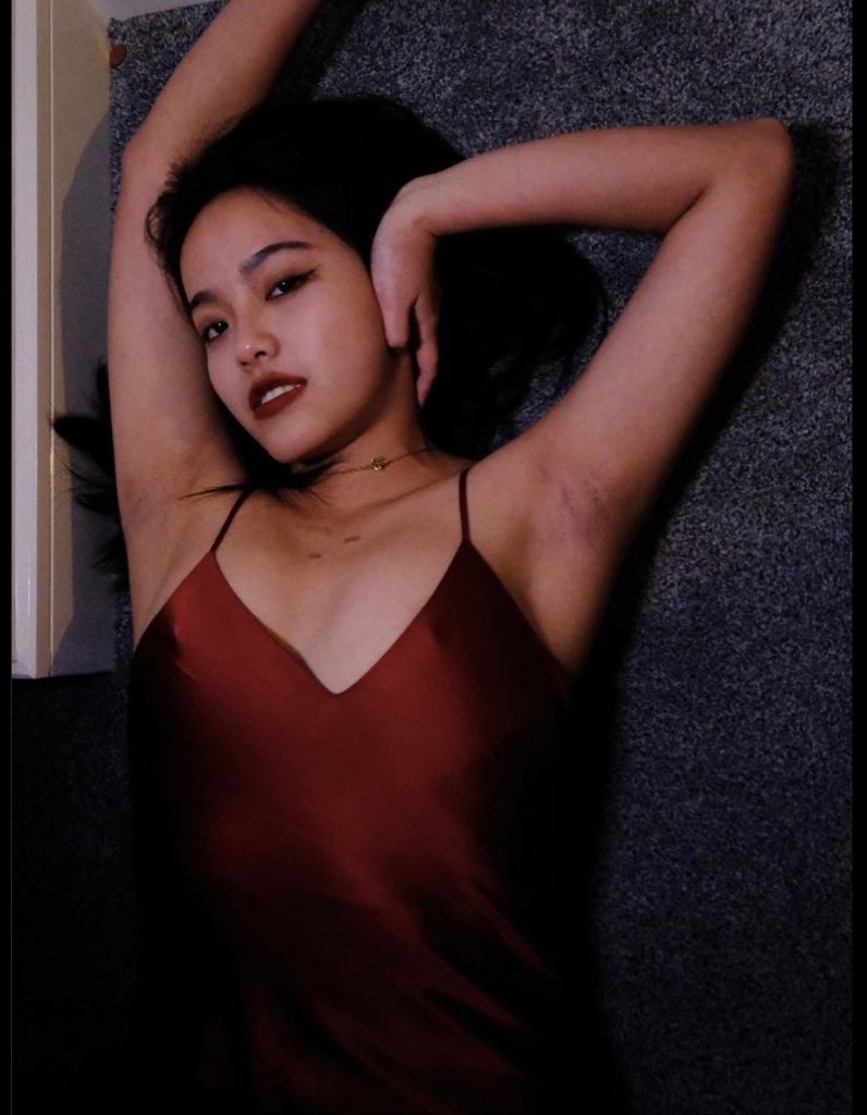 slutjien's tweet photo. 颜值 7.0分
五官不错但是皮肤太黑，估计骚逼也比较丑 整体有异域风情
淫相8.5分
激凸的乳头 淫荡的盯榨眼神 天生婊子面相 结合黑皮很有廉价感
牧容7.5分
媚男的妆造 嘴唇尤其性感 配合眼妆非常适合操嘴
总体7.5分
廉价口便器
#打分 #出卖 #反差婊 #意淫 #羞辱 #投稿 #配文 #曝光  #报价 #母畜 #估价 https://t.co/GCPLO9saf5