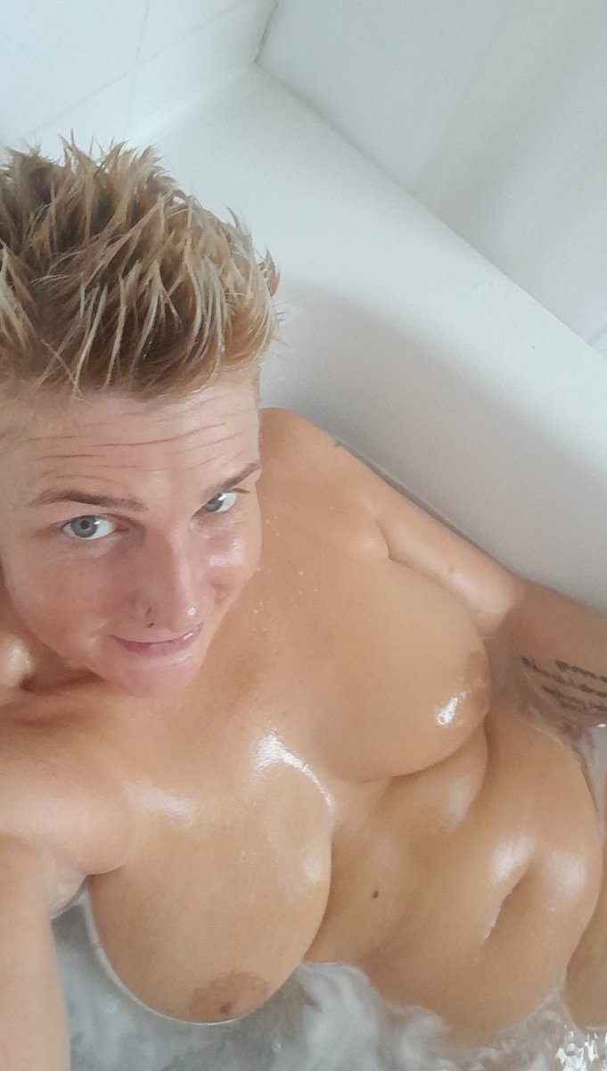 duttymarra's tweet photo. Soak time before getting sorted for work 🛀🏼 Who's gonna save me from boredom later tonight 😉😈😘 #flirty #dmsopen #wankchat #naughty #horny https://t.co/lHRdoCsYVD