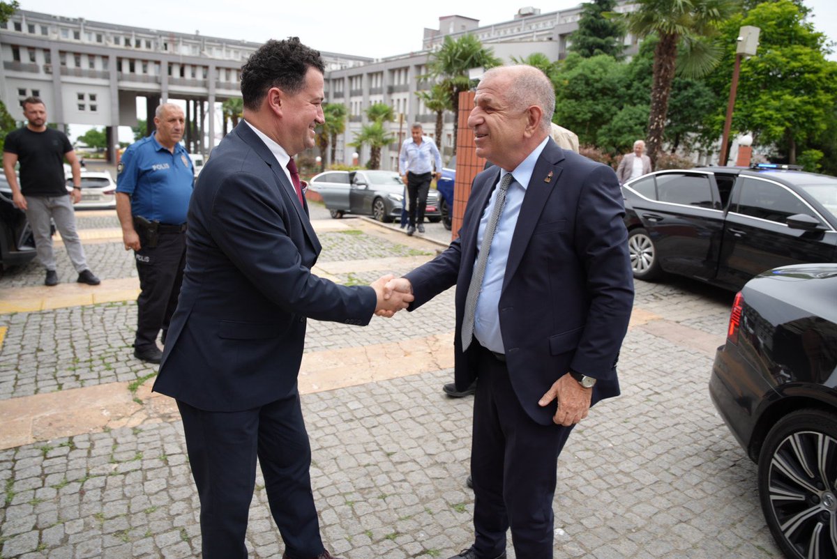 zaferpartisi's tweet photo. Genel Başkanımız Prof. Dr. Ümit Özdağ; beraberindeki Başkanlık Divanı Üyelerimiz Azmi Karamahmutoğlu, Suzan Küçüksaraç ve Zekeriya Mete ile birlikte Giresun Barosu'nu ziyaret etti.
  
Heyetimiz, ziyaret kapsamında Giresun Barosu Başkanı Sayın Av. Soner Karademir ile bir araya gelerek istişarelerde bulundu.

Nazik ev sahiplikleri için Sayın Av. Soner Karademir'e ve Giresun Barosu yönetimine teşekkürlerimizi iletiyoruz.