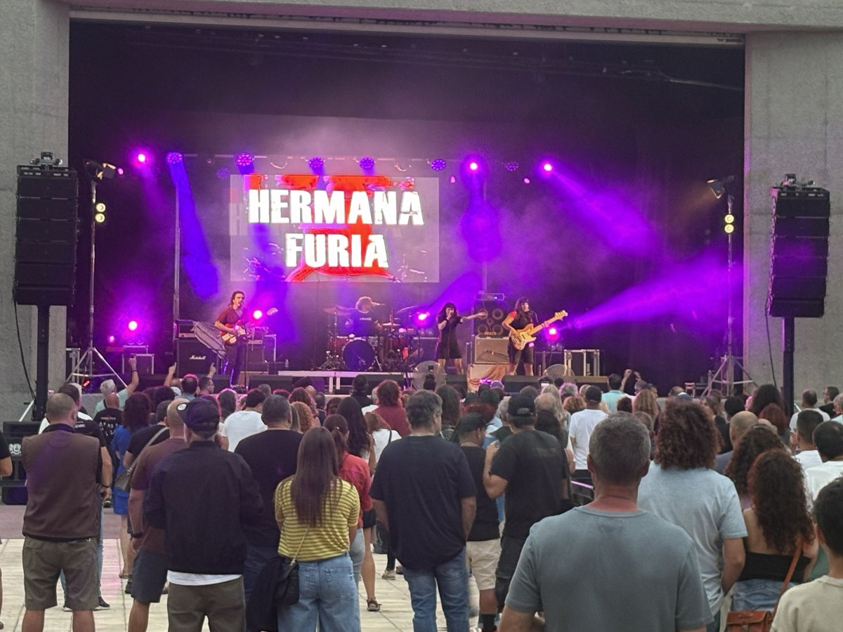 villadeingenio's tweet photo. El Pig Fest reúne a un entregado público en una gran noche dedicada al rock en El Carrizal

El festival, organizado por el Ayuntamiento de Ingenio, trasladó al Parque del Buen Suceso un cartel de primer nivel y un excelente ambiente

👉 más en: https://t.co/AwCPnVKrdt https://t.co/fzyJuKgyK7