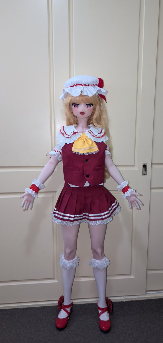 AlpacaMan82's tweet photo. Here's a costume I've been working on, for the skirt i added all the white parts and a zipper, for the shirt all the red parts, the bracelets i made completely, the rest is untouched. Might take a couple of pics soon.

#elsababe https://t.co/OLcxywrgp5