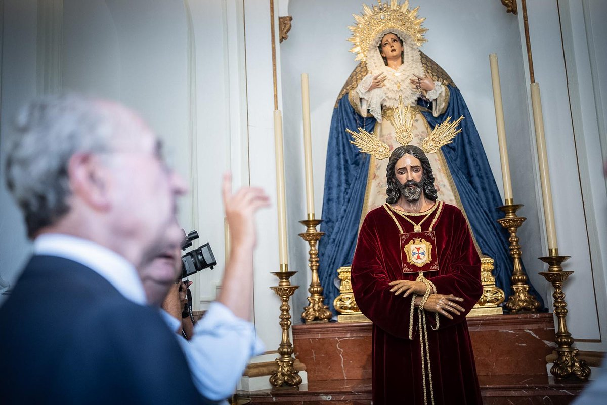 malaga's tweet photo. El Ayuntamiento invierte cerca de 47.000 euros en la rehabilitación de la capilla de la @HdadRescate ubicada en calle Agua. Las actuaciones se han centrado en la reparación de las humedades del subsuelo y la cubierta y los elementos pétreos exteriores 👉 https://t.co/fSYFiUoF5y https://t.co/f2tMNPGft2