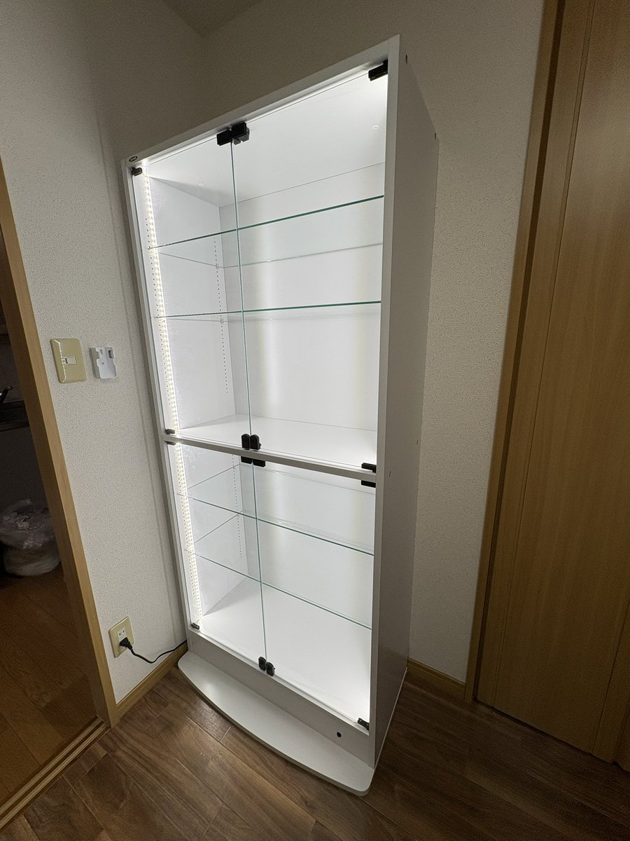 teikutogo's tweet photo. 扉付けるの辛すぎてハゲるかと思った
片付けはまた今度 https://t.co/0sAyiFbSL0