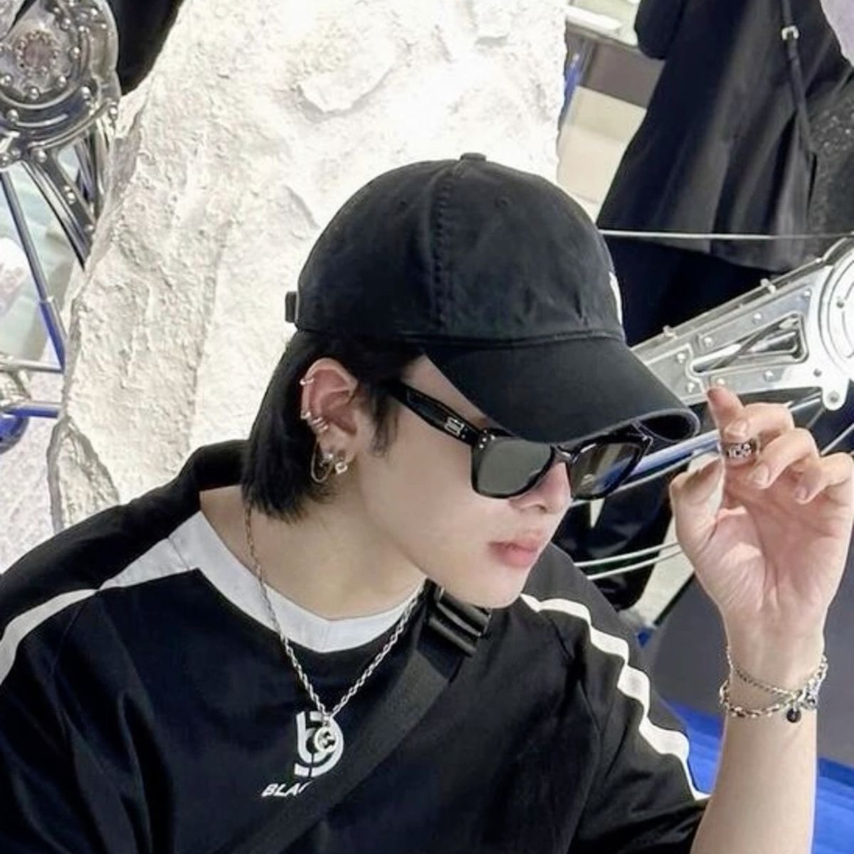 pwithane_'s tweet photo. บุคคลที่มีมีจิวที่หูเยอะแทบจะทุกตำแหน่ง จิวแต่ละอันโคตรแบด แต่หน้าโคตรจะแบ๊ว https://t.co/u7h8M9nyAU