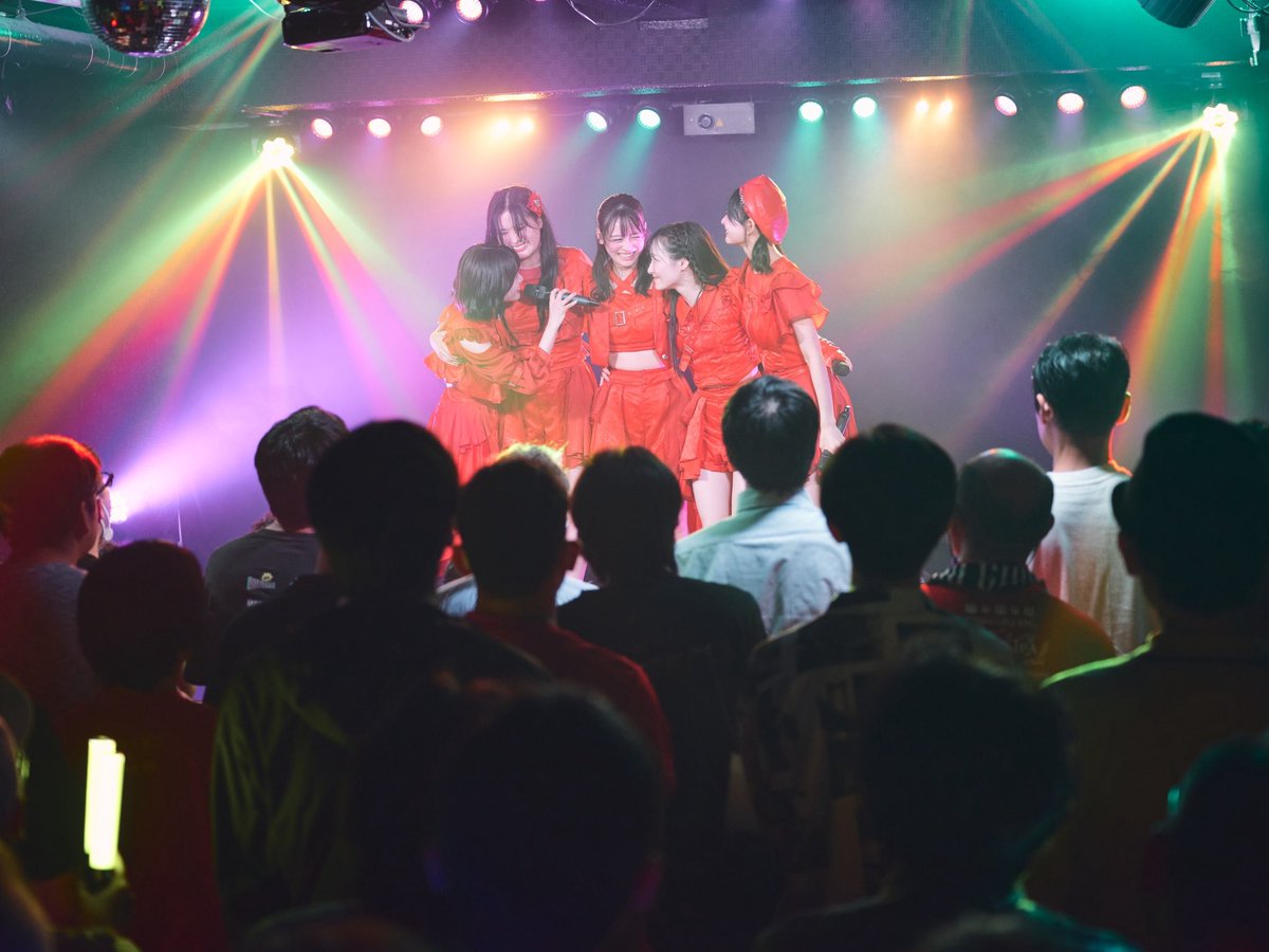 ITR_KGW's tweet photo. 【御礼】
エモい女子翼、終了しました！
AOHARIUM TOKYO さんでの開催としてはラストでした。
満員御礼で締めくくれて嬉しい限りです！この箱でエモい女子翼は、進化して支持していただける公演になりました。次回エモい女子翼ファイナルは8/8昼にShibuya RINGでの開催です🔥

アンコールの模様▽ https://t.co/oqLhPTAZSj