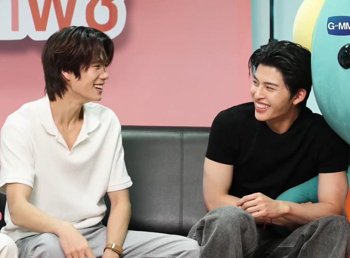 naratangsmile7's tweet photo. The camera is in front of you P' , kha 

PEACH AND ME LIVE

#PeachAndMeSeriesLive https://t.co/mhbuprdNbo