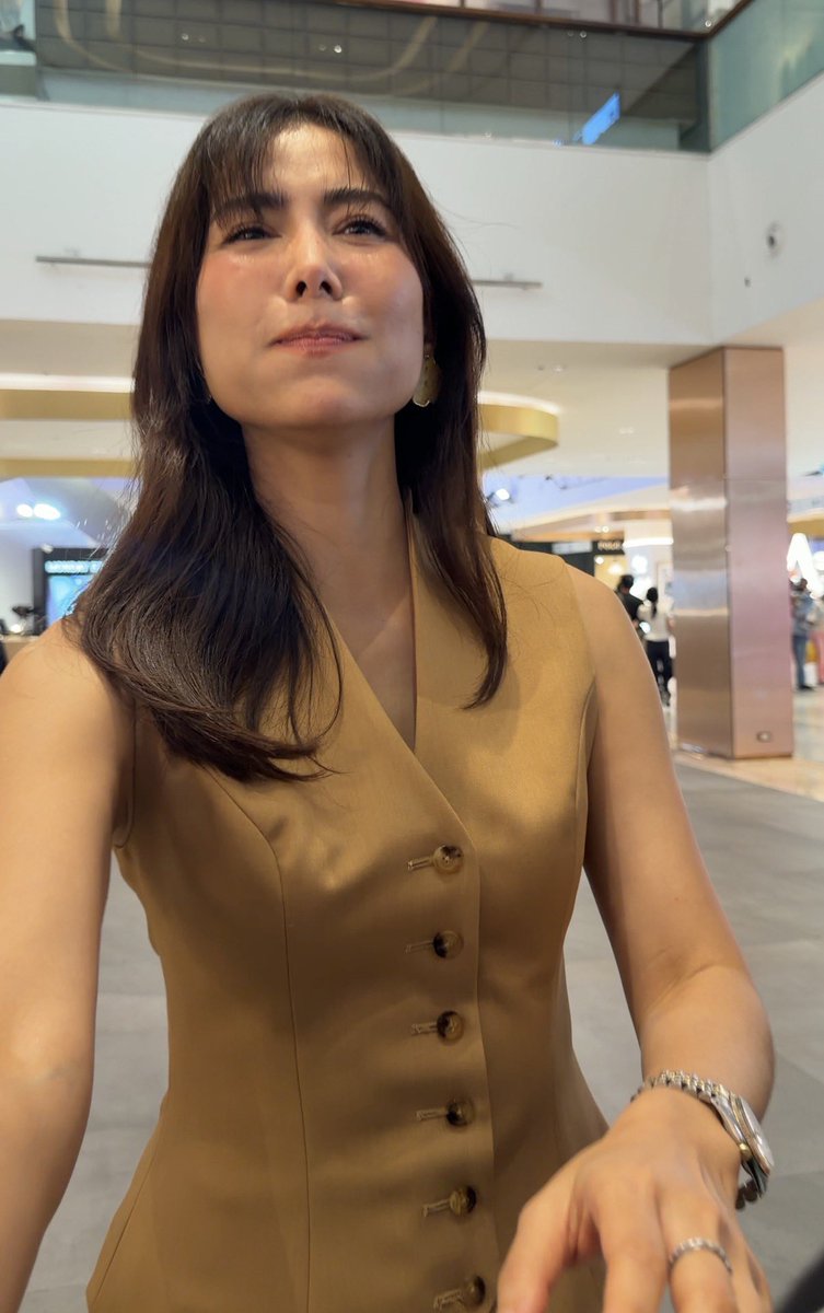 jseungmong's tweet photo. cutest woman alive https://t.co/2niqUD8gWj