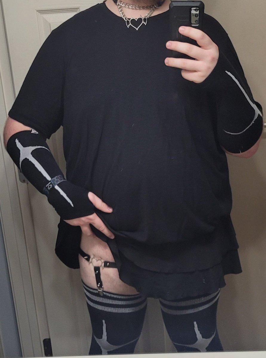 puprex1445's tweet photo. Took the day off to help heal up my body. This is the "medically required" fit to heal up https://t.co/Y6DFq2vXvf