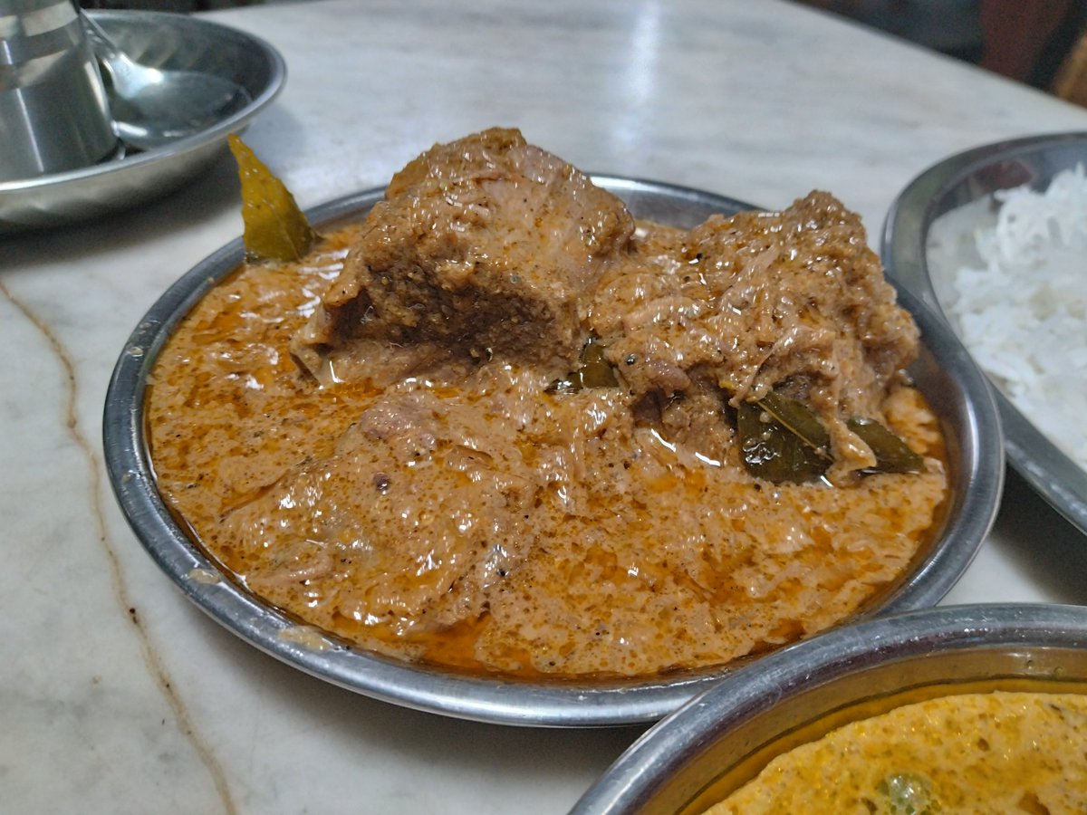LivingDead24's tweet photo. SunvalleyHotel
Chettinad Mutton Curry
Protta
ホテルスタイルのチェティナードマトンカレー。
ポロッタとの相性が最高。
Prottaあるならマトンカレーだと感じた直感は正しかった。 https://t.co/JK34jg0GT9