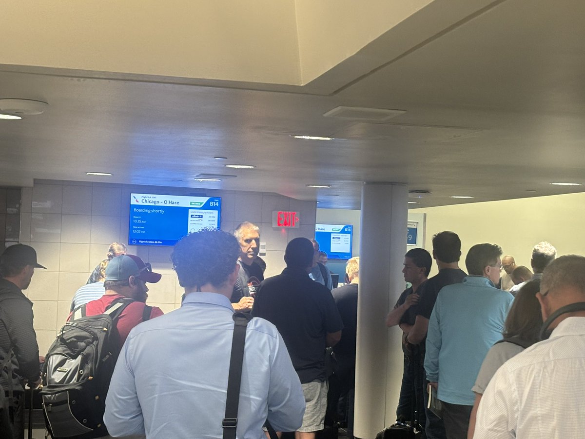 mcclain_scott's tweet photo. @AmericanAir at it again!  They have everyone lined up and waiting to board a plane that doesn’t exist!  Continued lack of respect for their customers. I’ll be here waiting to “board shortly”. https://t.co/KxJMkb26gi