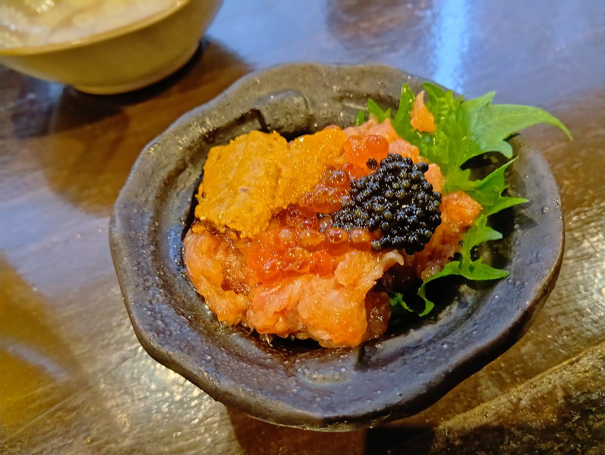 rishara_DQX's tweet photo. ボーナスほくほくで会社の仲間達とおセレブな居酒屋さんで飲み飲みｳｪｰｲ
ウニにキャビアに肉寿司めっちゃ美味かよー！！！

会計の半分以上は先輩達に払って頂きましたが……ｱｻﾞｰｽ!(´▽ `)ﾉ

夏休みも目前だし今月は飲みのお誘い多くて嬉しい https://t.co/XfS6VF1tbB